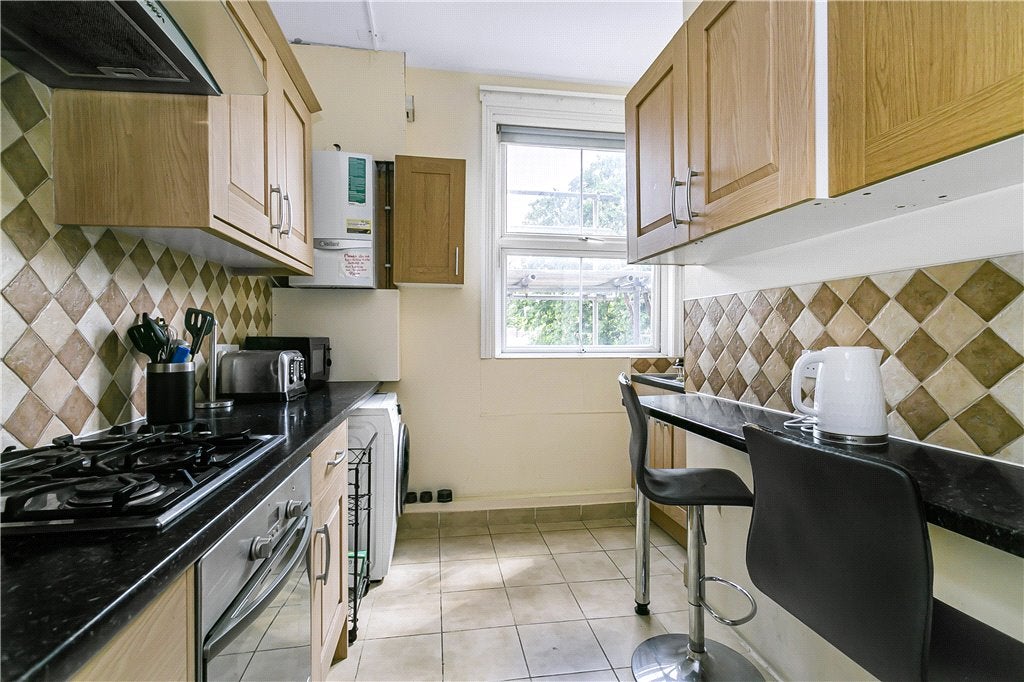 Flat Chiswick High Road in Greater London