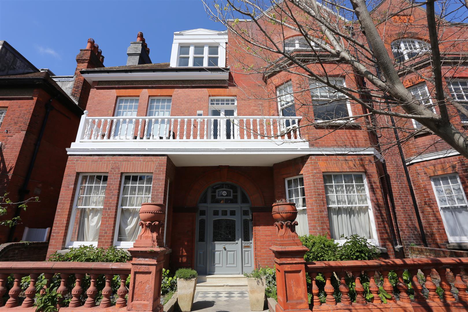 Flat Palmeira Avenue in Hove