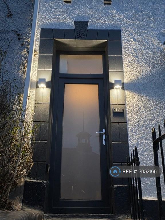 House Brynsyfi Terrace in Swansea