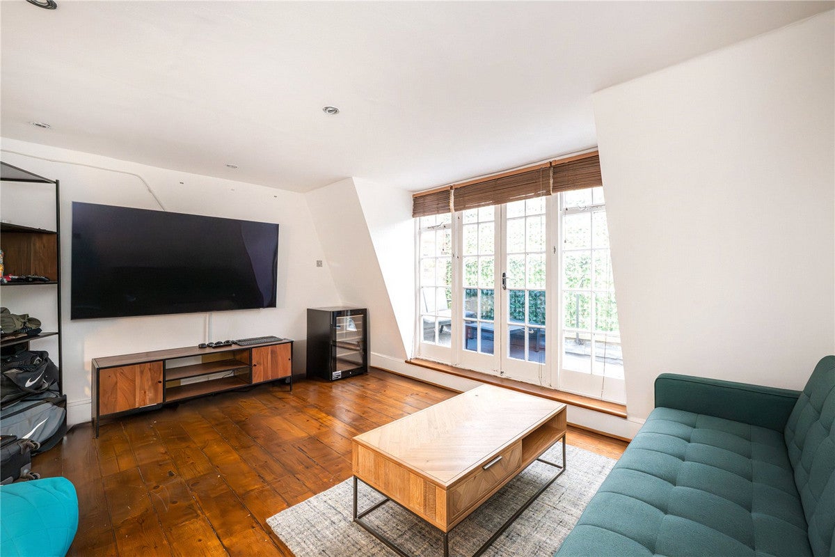 Flat Monmouth Street in Greater London