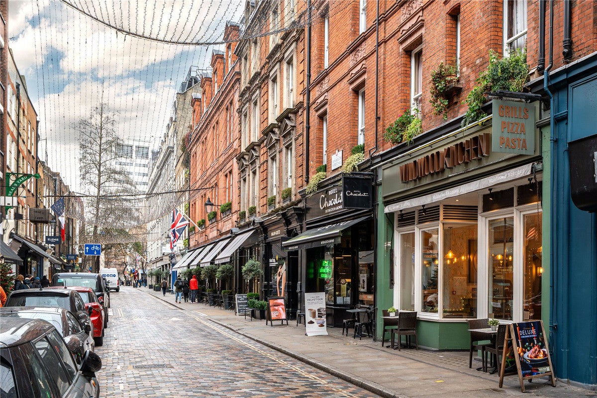 Flat Monmouth Street in Greater London