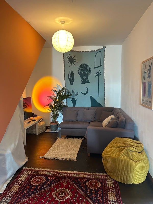 Room Markfield Road in Greater London