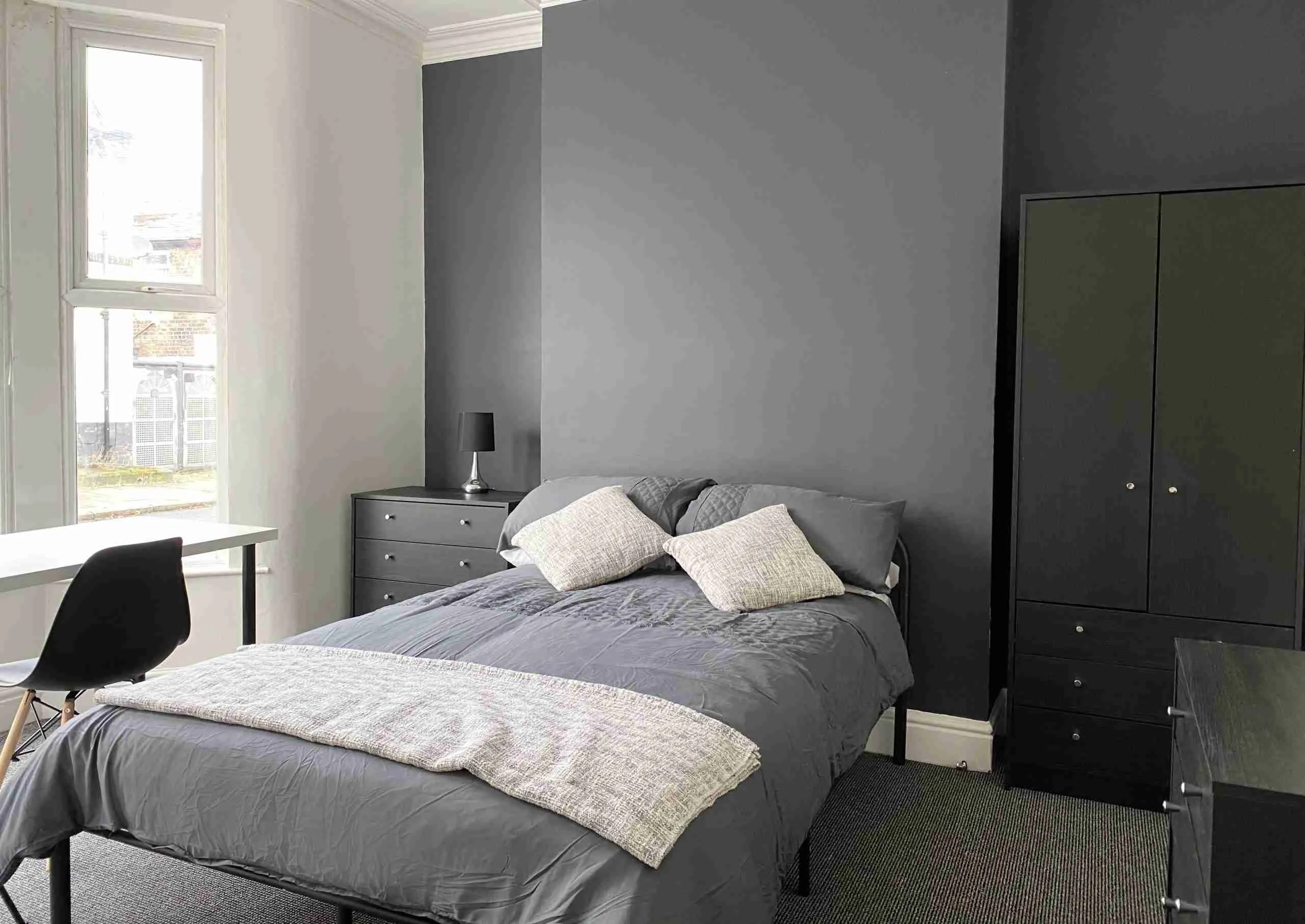 Room Stanton Road in Liverpool