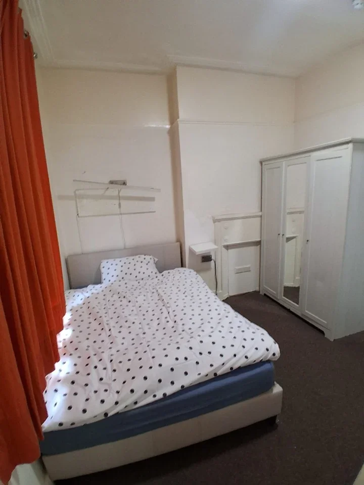 Flat Waldenshaw Road in Greater London