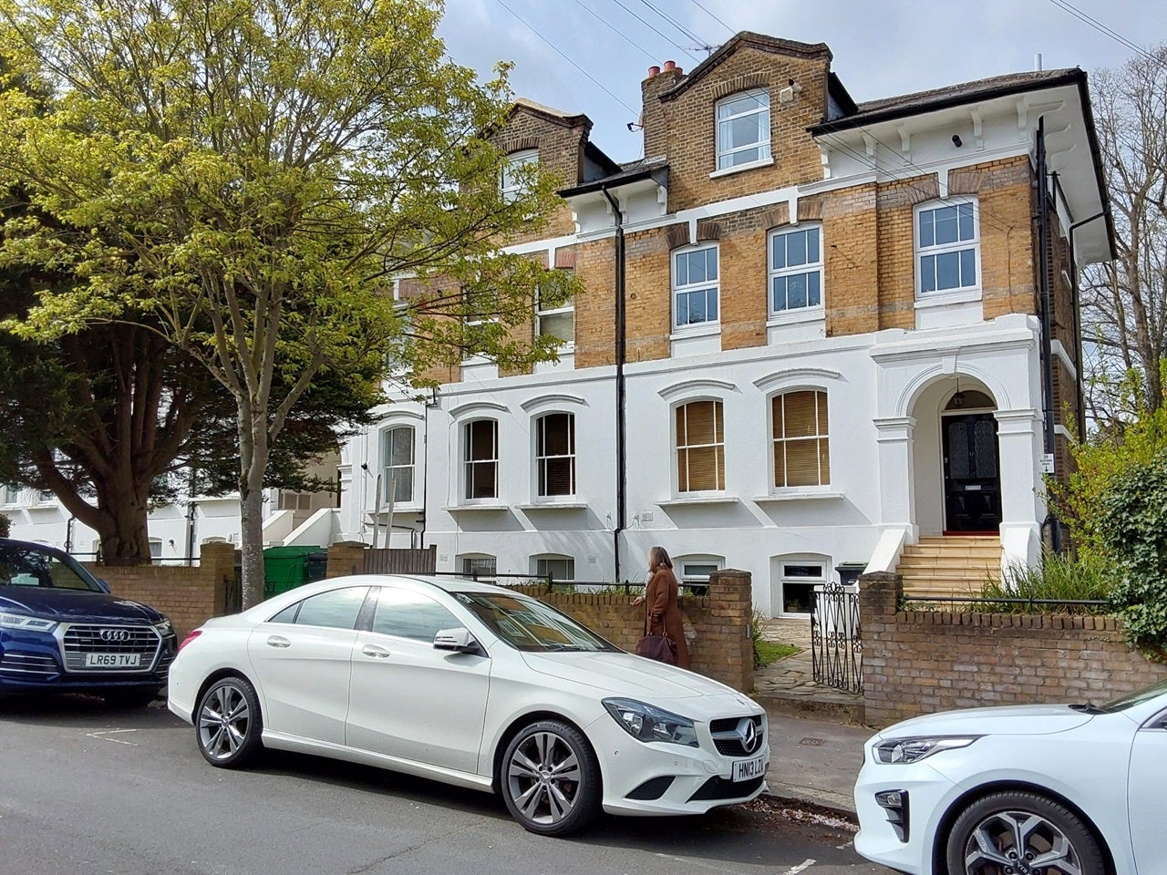Flat Outram Road in Greater London