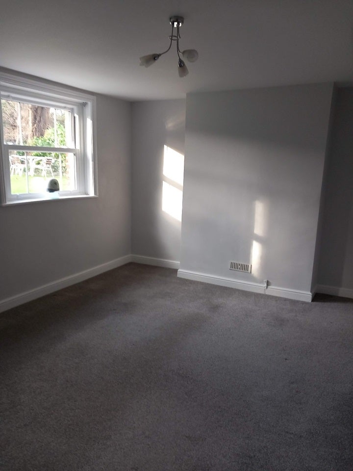 Flat Outram Road in Greater London