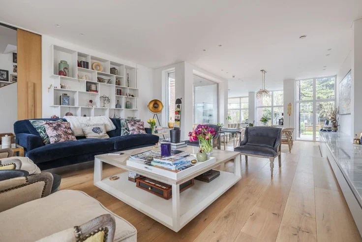 House Akehurst Street in Greater London