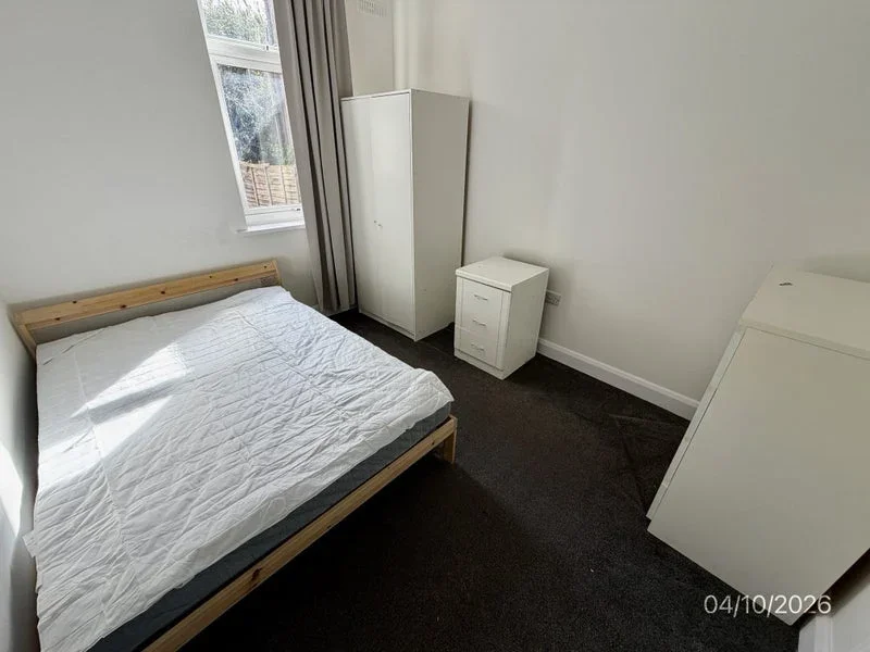 Room Braemar Road in Greater London