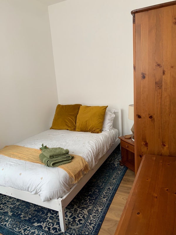 Room Shiregreen Lane in Sheffield