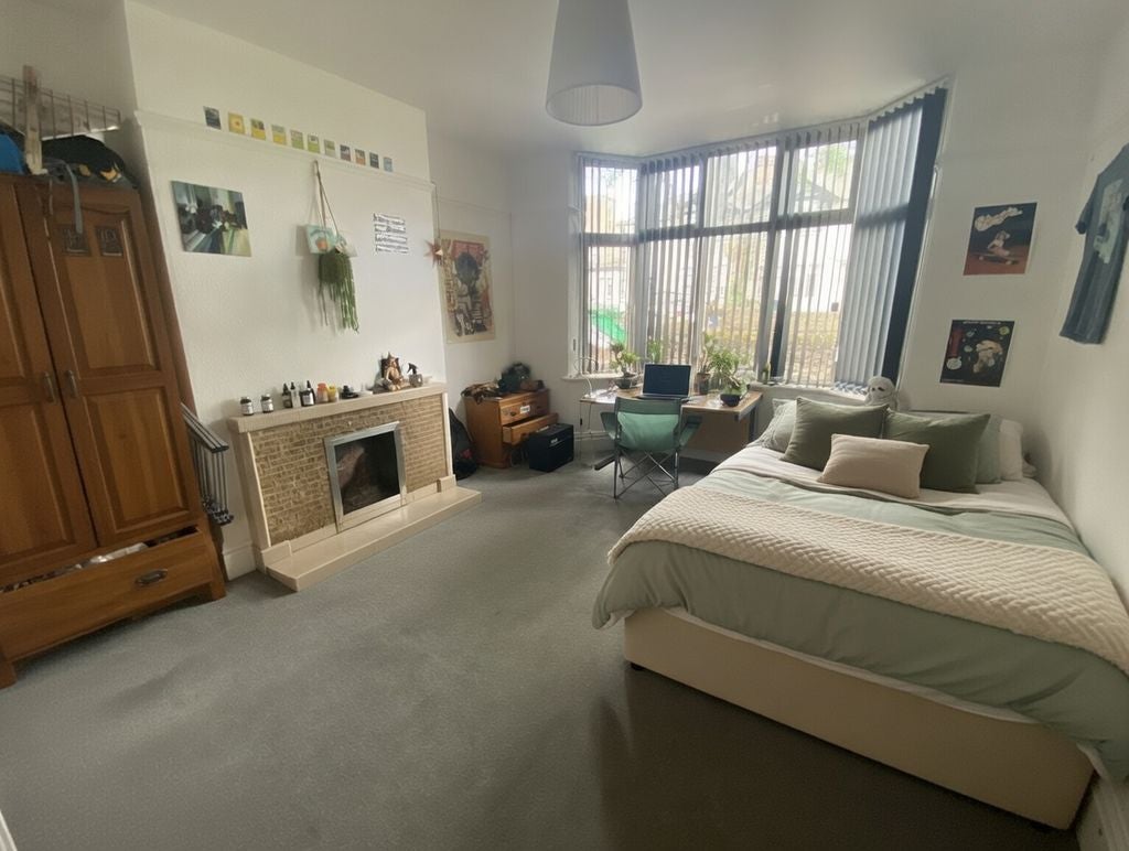 Room Harlaxton Drive in Nottingham