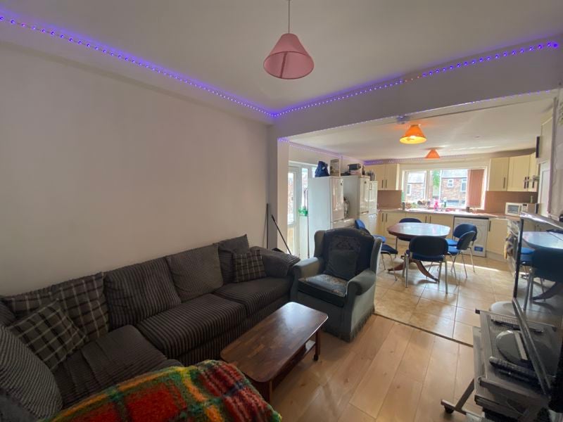 Room Harlaxton Drive in Nottingham