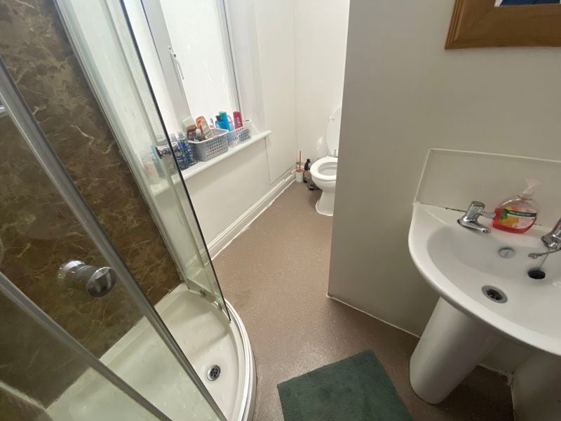 Room Harlaxton Drive in Nottingham