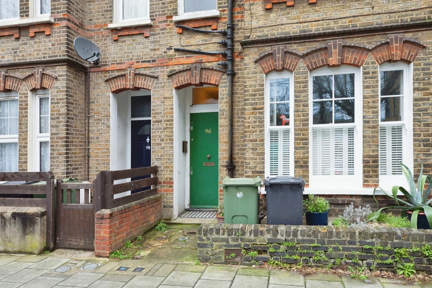 Flat Shakespeare Road in Greater London