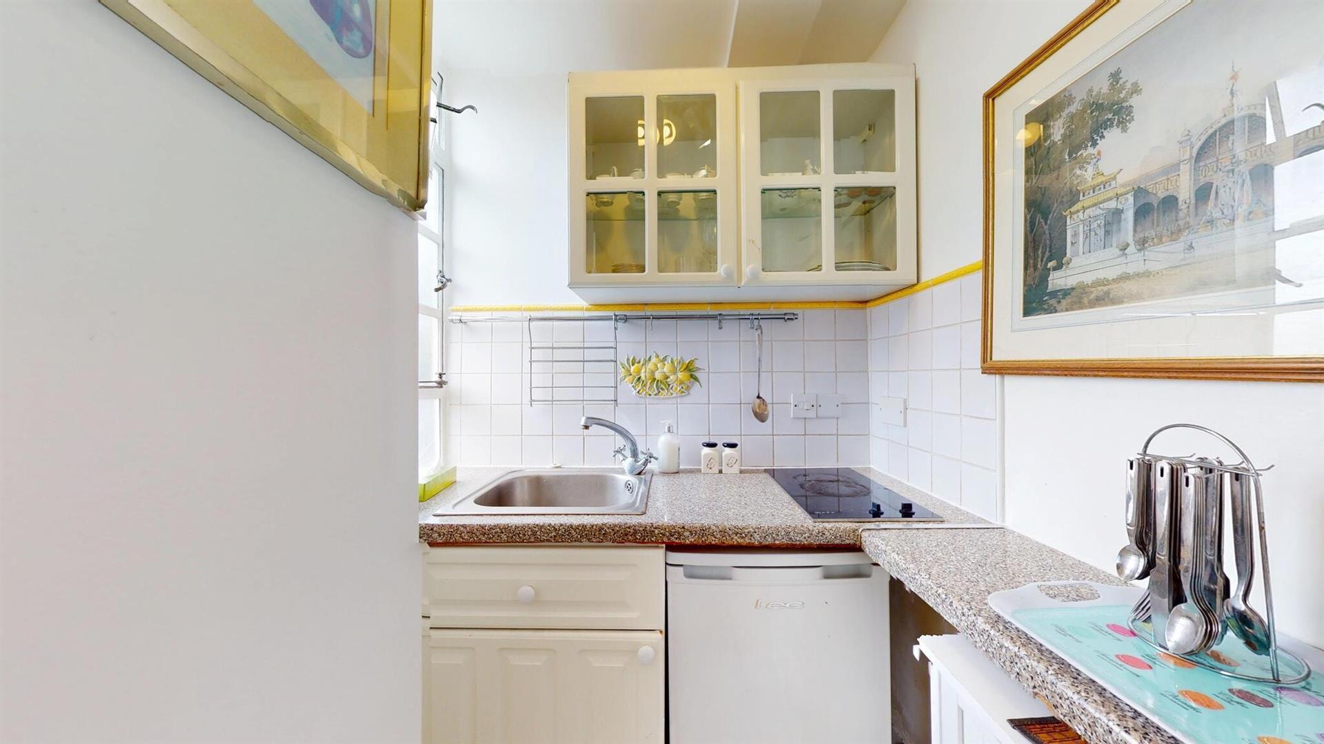 Flat Sloane Avenue in Greater London