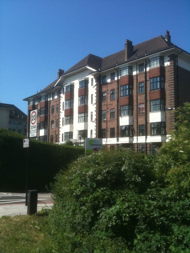 Flat Greystoke Gardens in Greater London