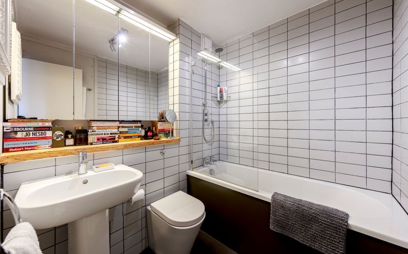 Room Farquhar Road in Greater London