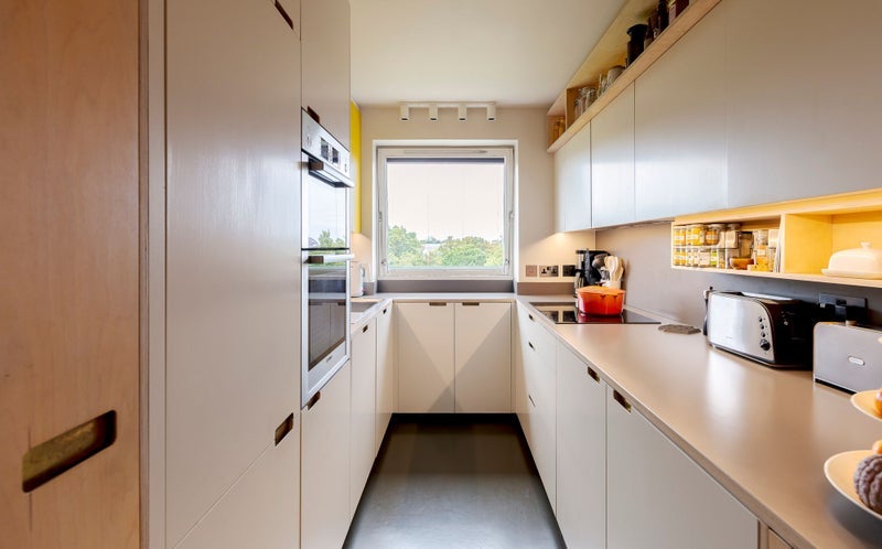 Room Farquhar Road in Greater London