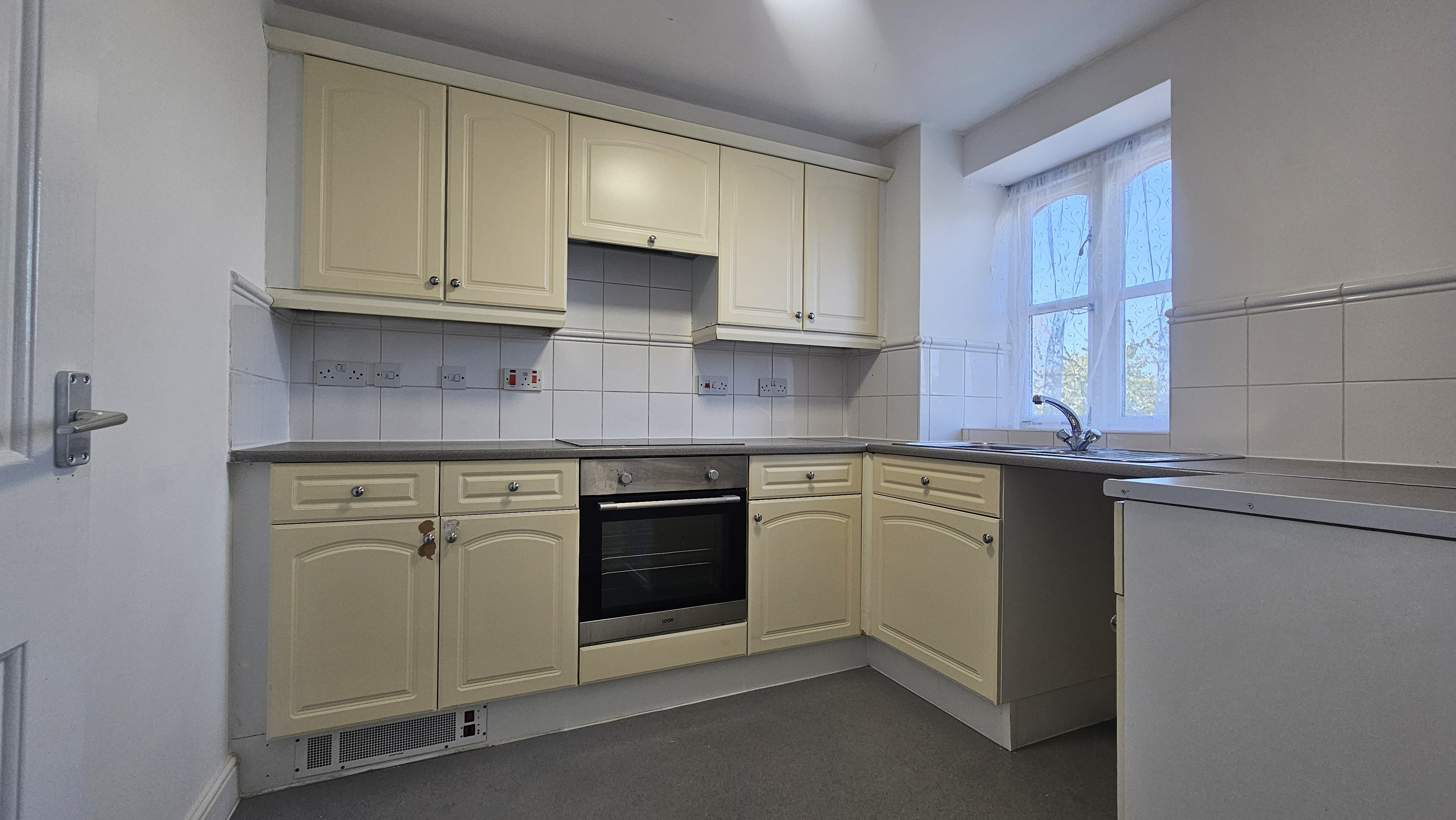 Flat Dunlop Close in Dartford