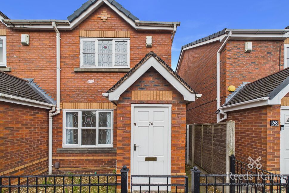 Flat Barrow Hill Road in Manchester