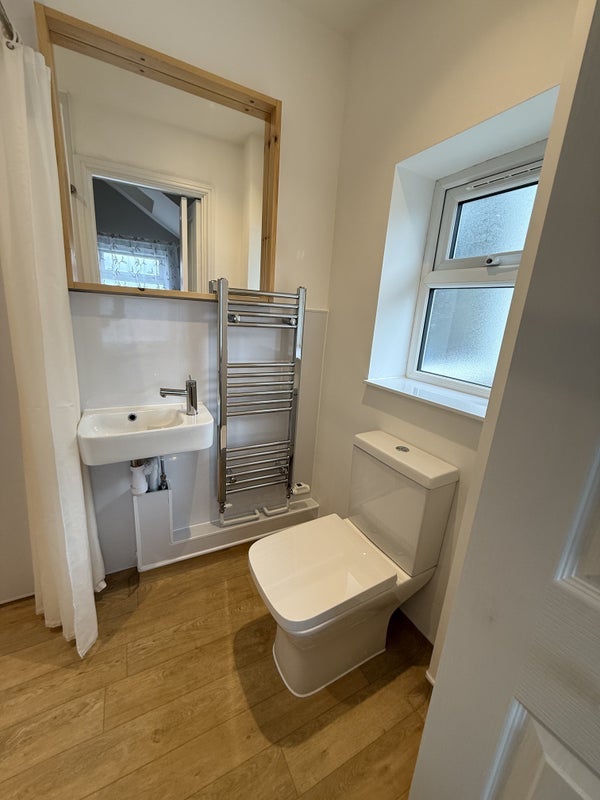 Room Langton Road in Bristol