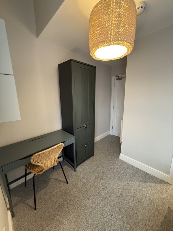 Room Langton Road in Bristol
