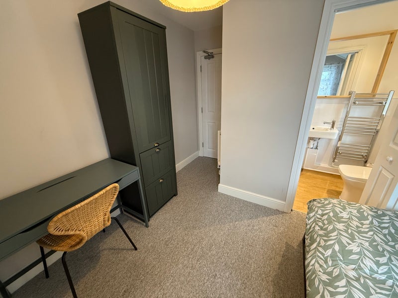 Room Langton Road in Bristol