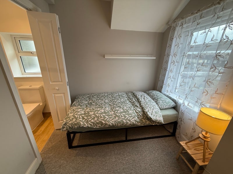 Room Langton Road in Bristol