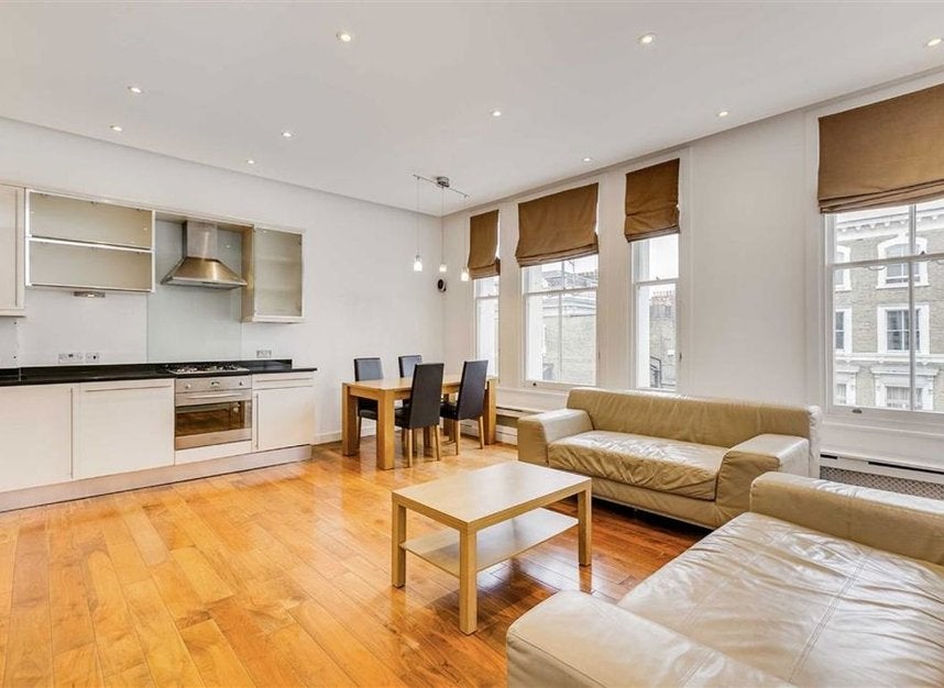 Flat Cathcart Road in Greater London