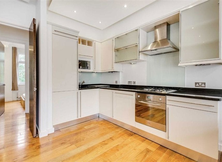 Flat Cathcart Road in Greater London