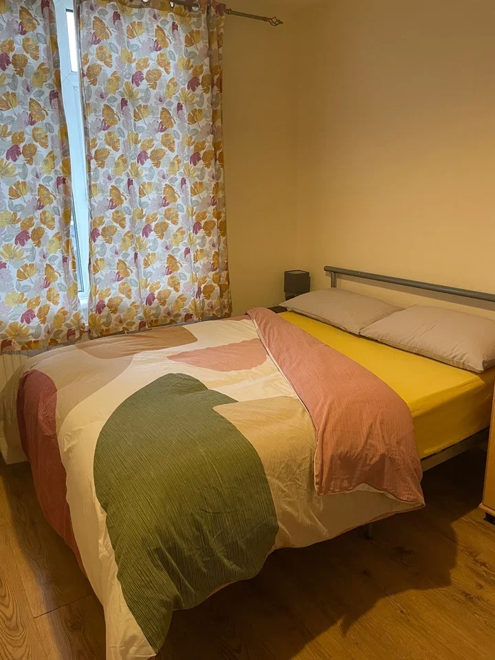 Room Sisley Road in Greater London