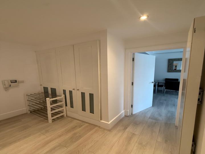 Flat Henriques Street in Greater London