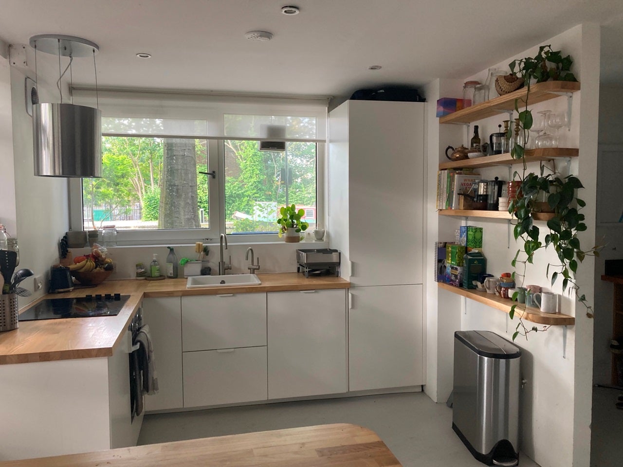 Room Pownall Road in Greater London