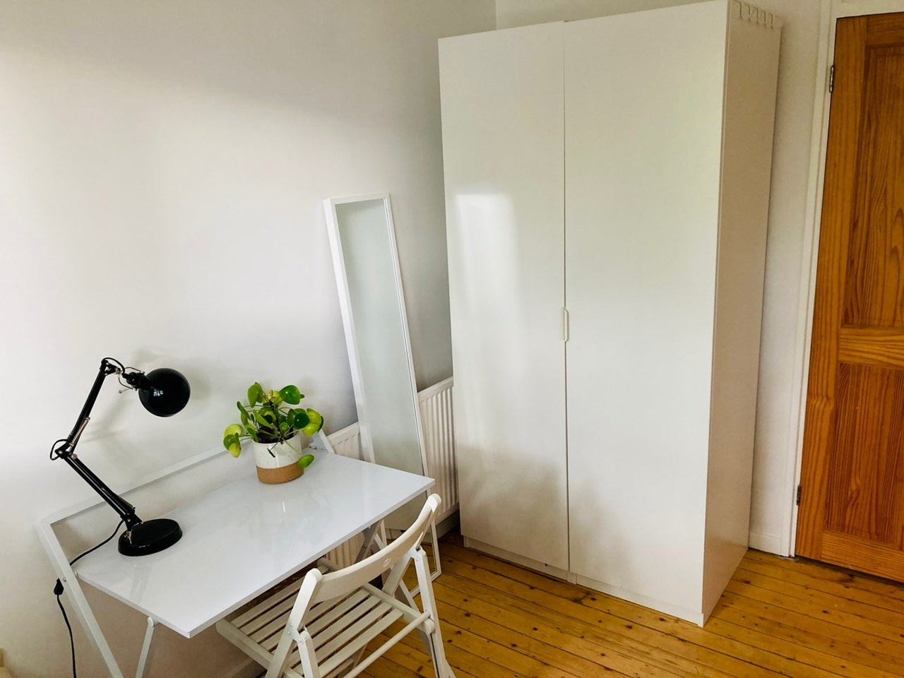 Room Pownall Road in Greater London