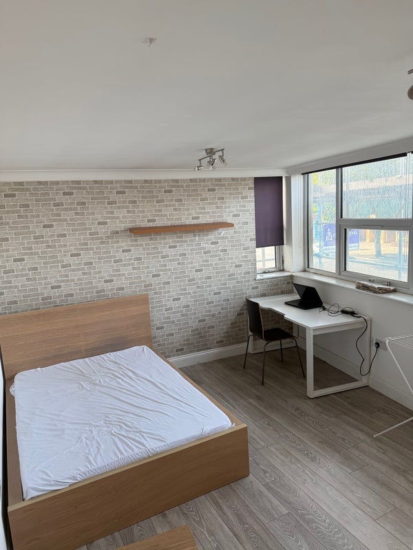 Room Britannia Road in Greater London