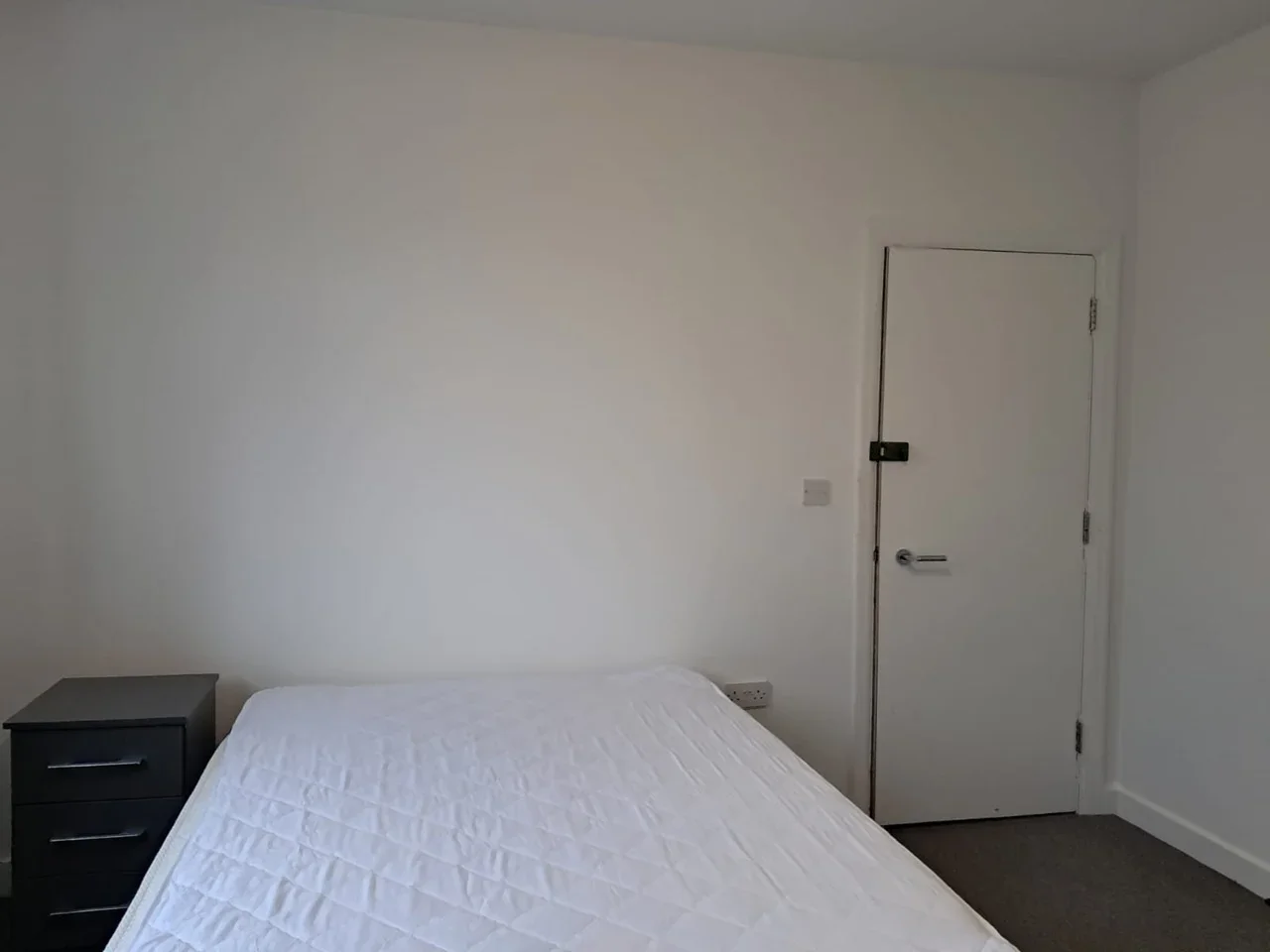 Room Abercairn Road in Greater London