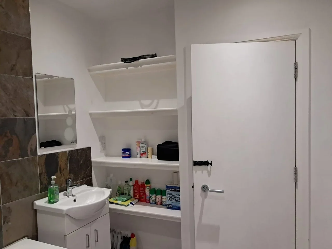 Room Abercairn Road in Greater London