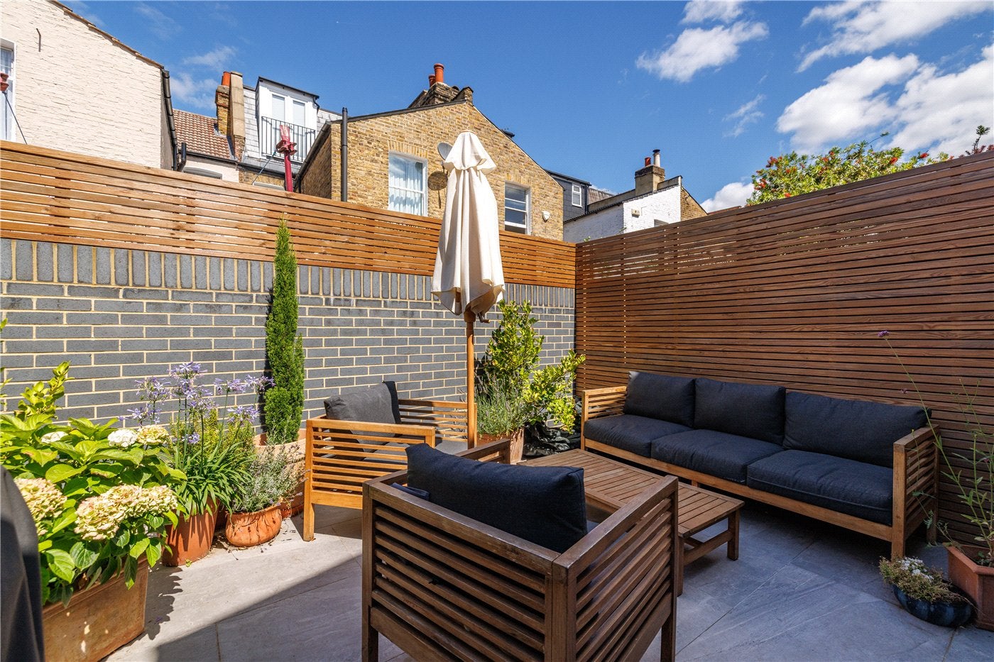 House Kingwood Road in Greater London