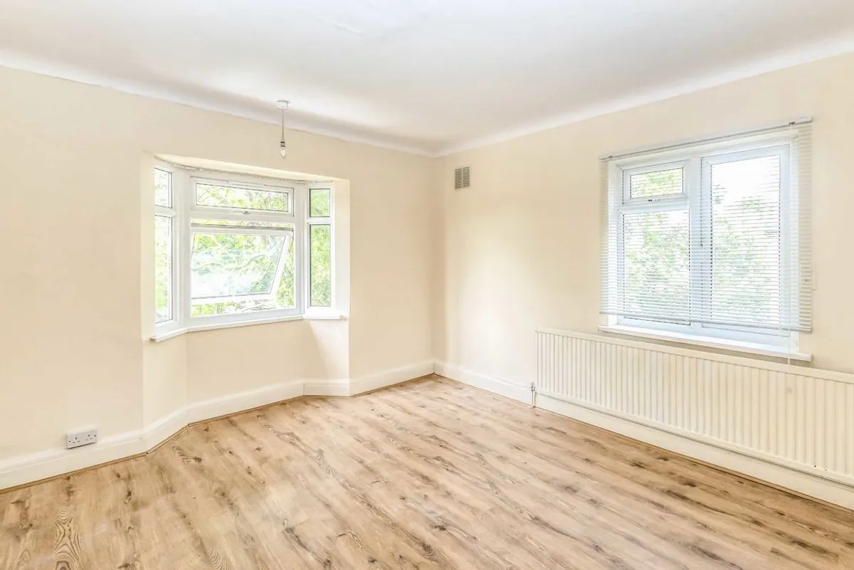 Flat Osterley Court in Greater London