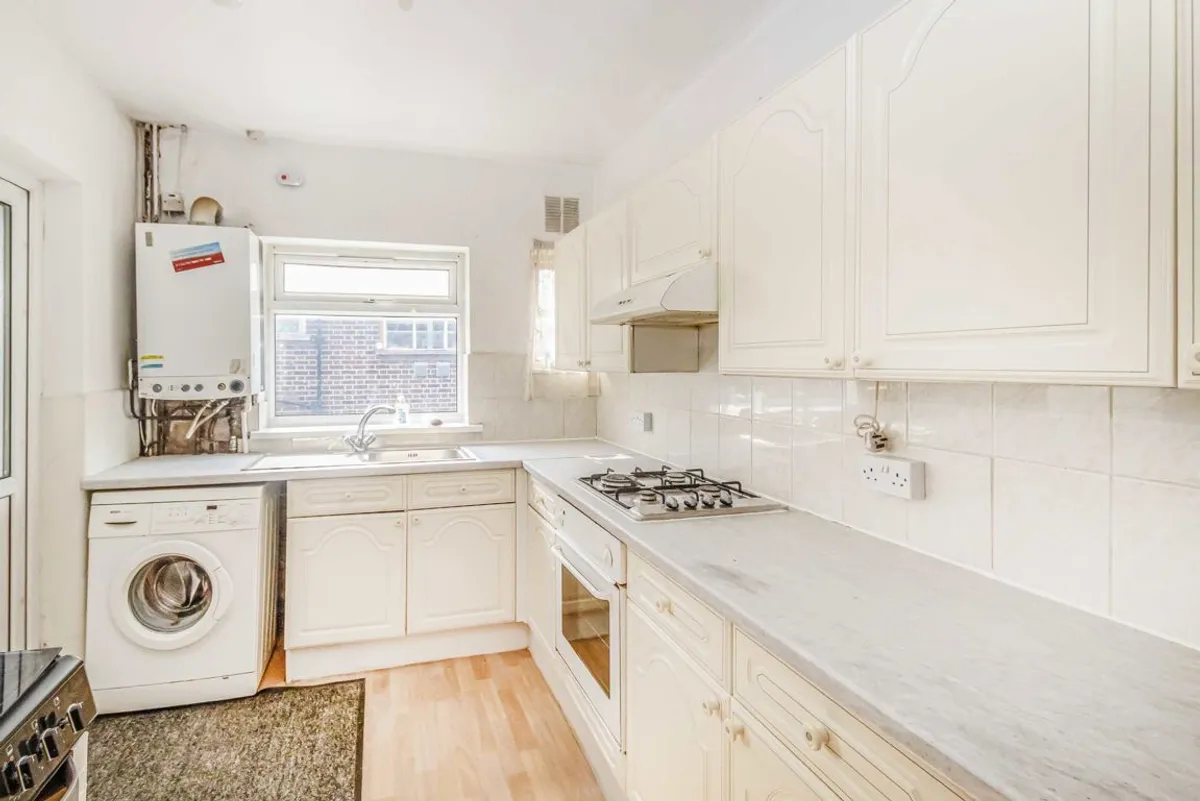 Flat Osterley Court in Greater London