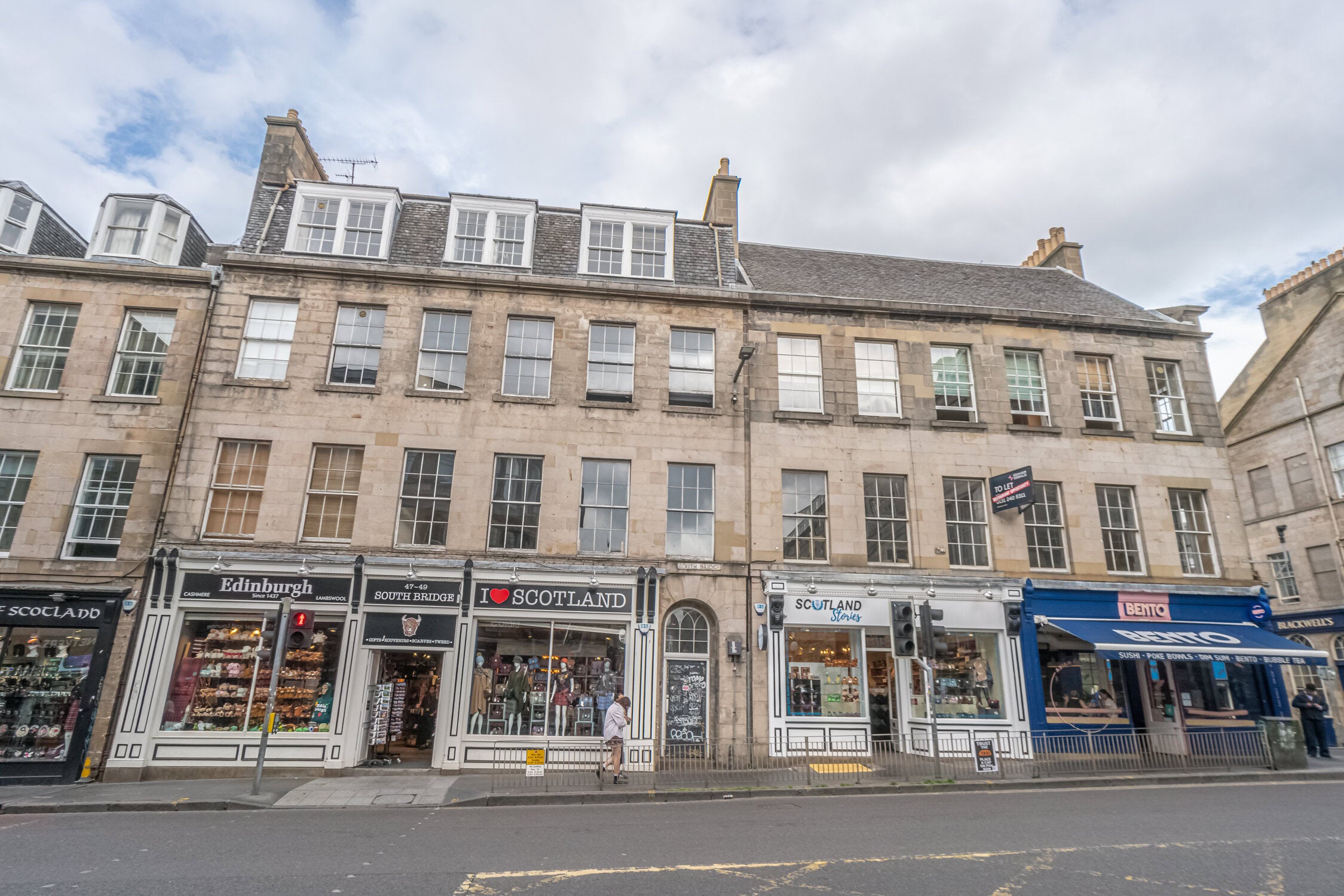 Flat South Bridge in City of Edinburgh