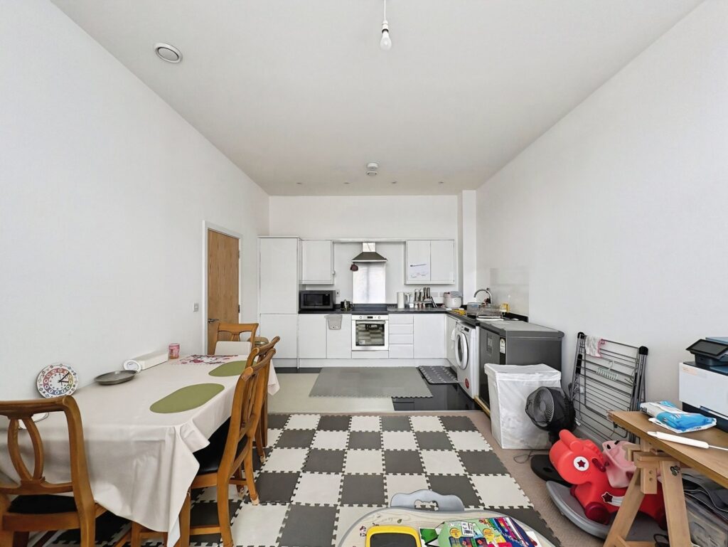 Flat Stanhope Road in Surrey Heath