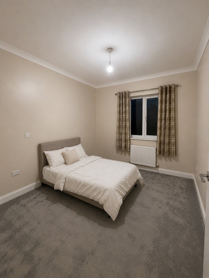 Room Mortlake Road in Greater London