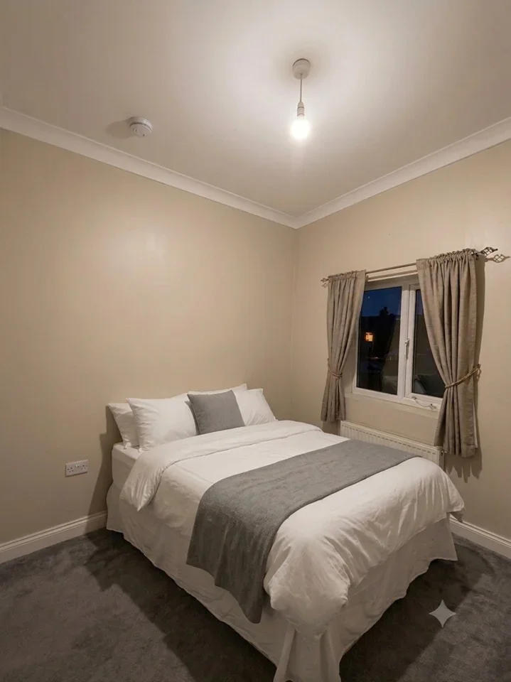 Room Mortlake Road in Greater London