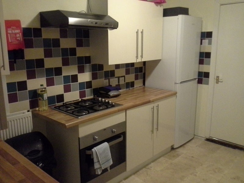 Room Inverness Place in Cardiff