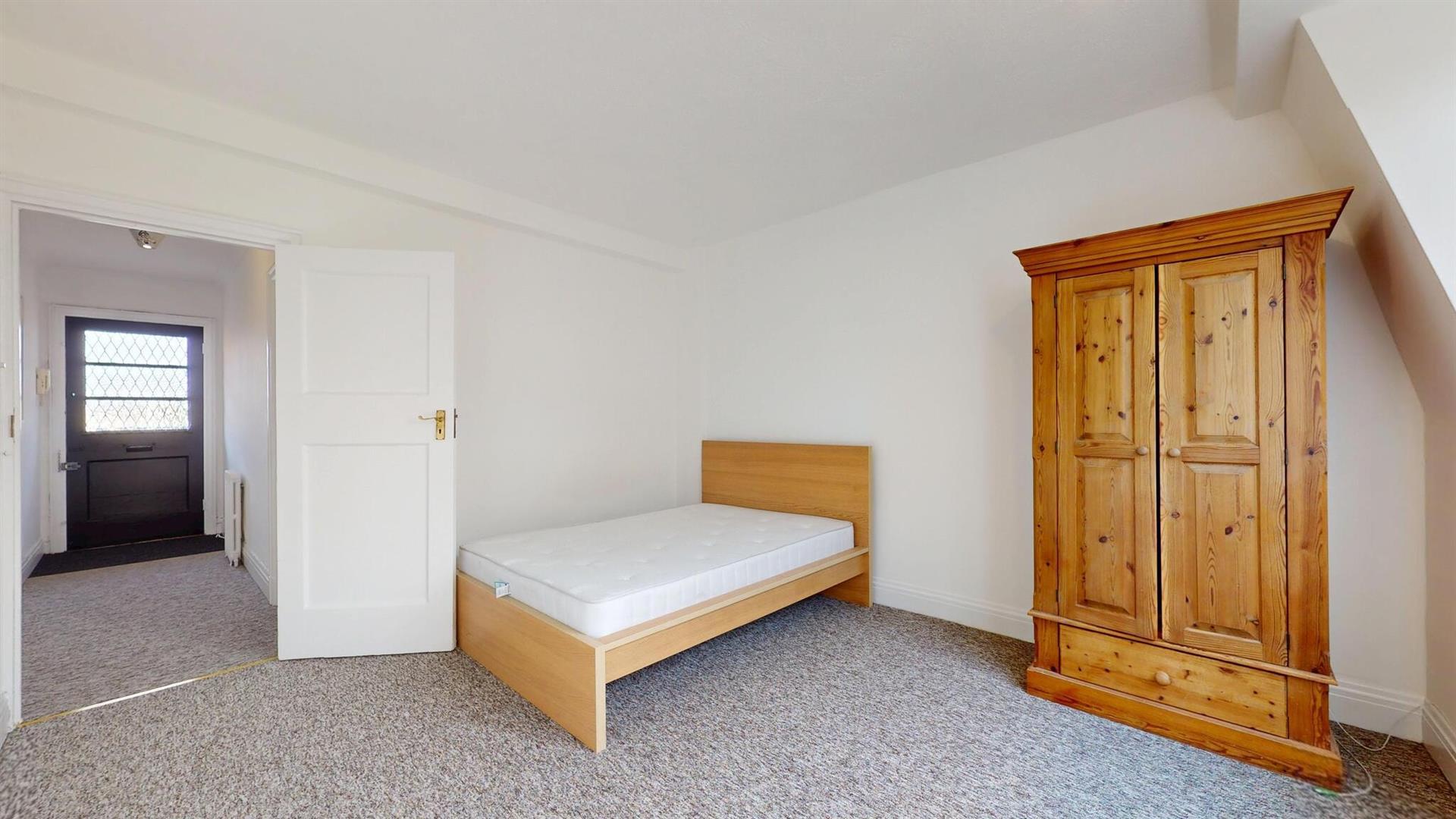 Flat Old Brompton Road in Greater London