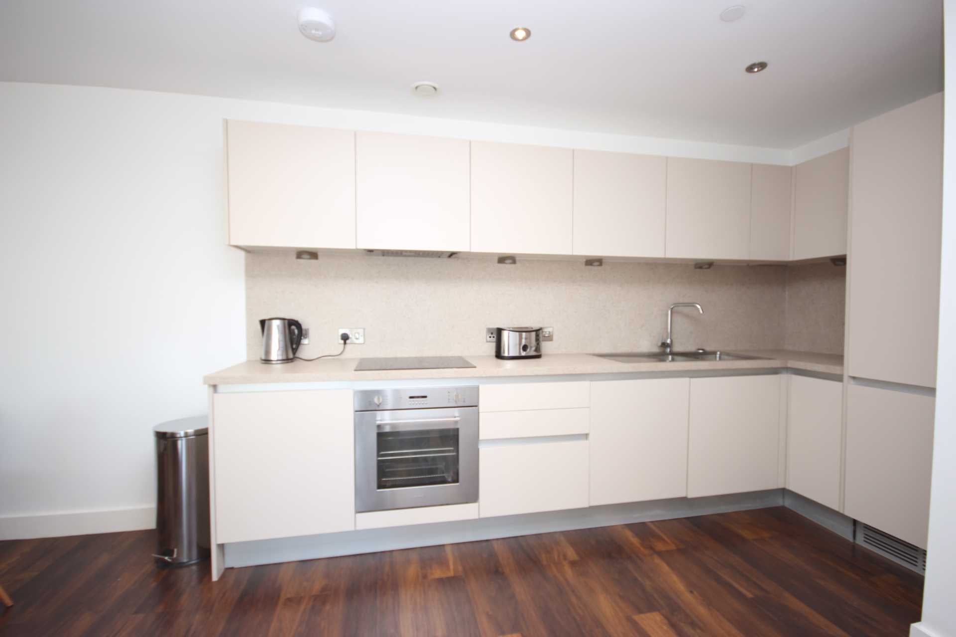 Flat Trinity Way in Salford