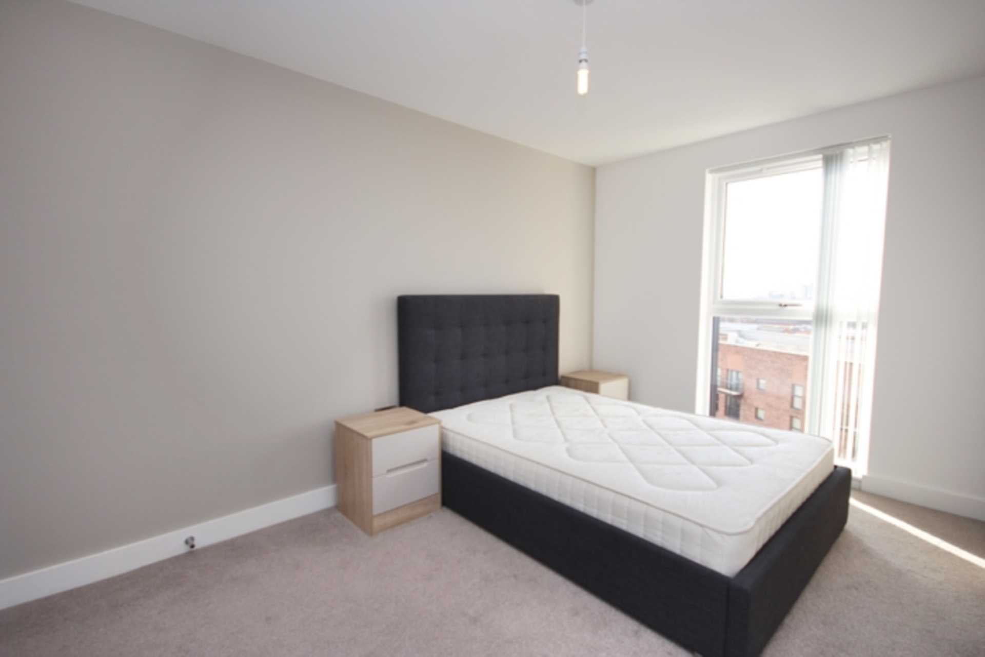 Flat Trinity Way in Salford