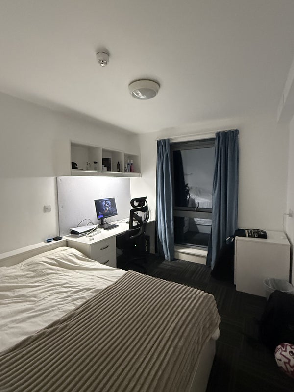 Room Moss Lane East in Manchester