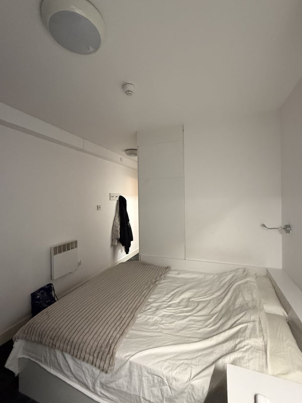 Room Moss Lane East in Manchester