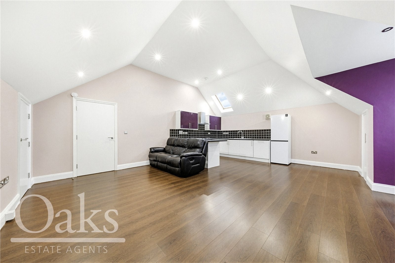 Flat Addiscombe Grove in Greater London
